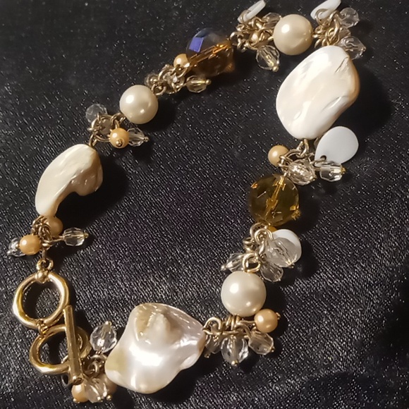 Premier design beaded & mother of pearl toggle clasp bracelet gold tone 7.5-8.5 - Picture 1 of 5